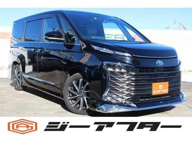 Toyota Voxy 2023 — фото 1, купить с доставкой в Москву