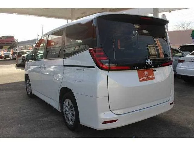 Toyota Noah 2022 — миниатюра 3