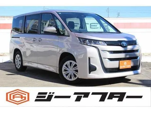 Toyota Noah 2022 купить в Москве
