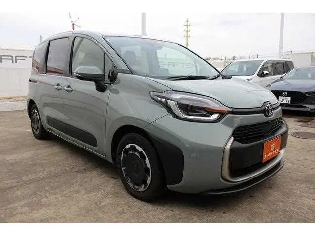 Toyota Sienta 2023 — миниатюра 2