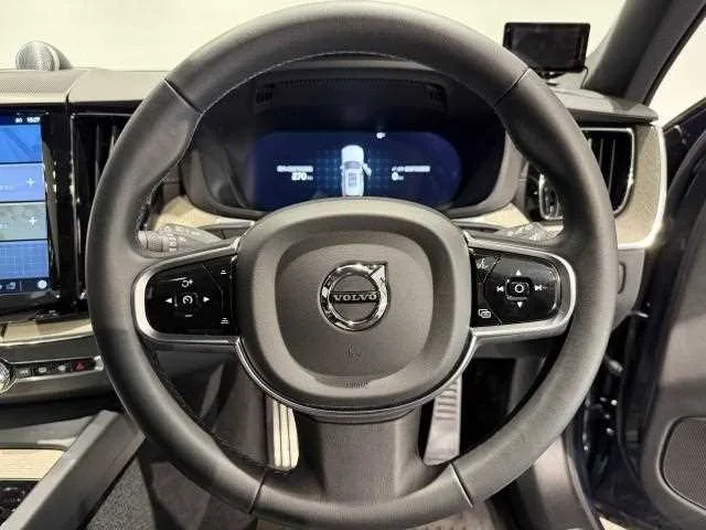 Volvo XC60 2023 — миниатюра 3