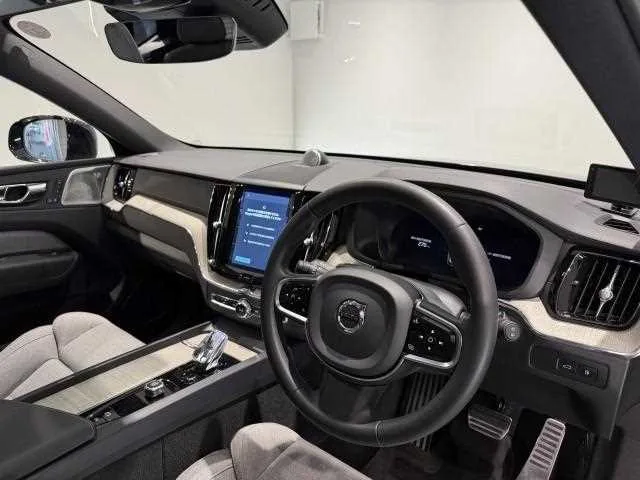 Volvo XC60 2023 — миниатюра 4