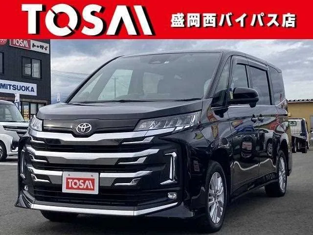 Toyota Noah 2022 — фото 1, купить с доставкой в Москву