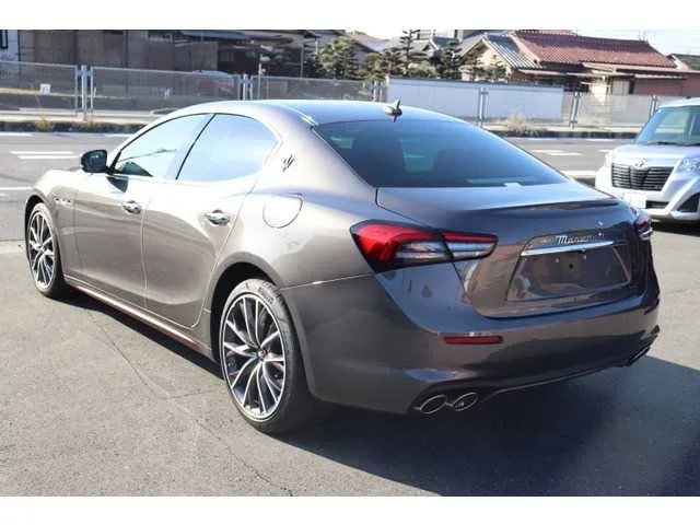 Maserati Ghibli 2023 — миниатюра 5