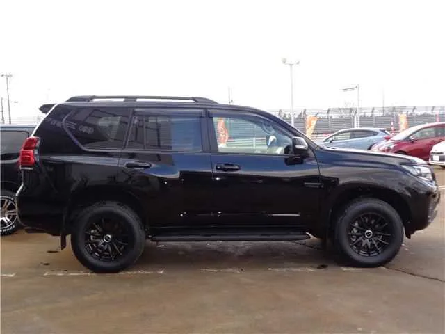 Toyota Land Cruiser Prado TX-LPKGBlackEdition 2022 — миниатюра 3