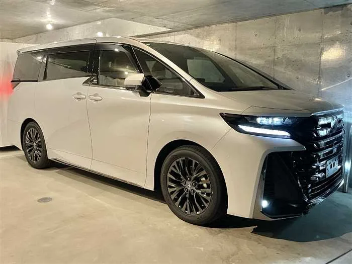 Toyota Vellfire Z PREMIER HYBRID 4WD 2024 — миниатюра 2