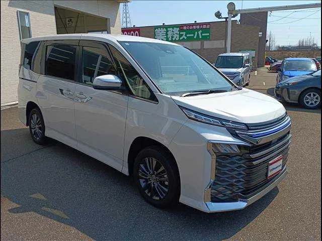 Toyota Voxy 2022 — миниатюра 3