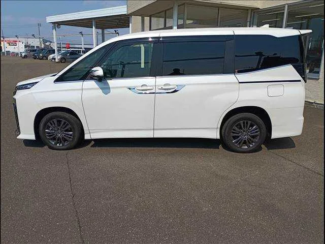 Toyota Voxy 2022 — миниатюра 4