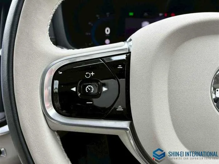 Volvo V60 Recharge PlugIn Hybrid T6 AWD Inscription/Panorami 2023 — миниатюра 4