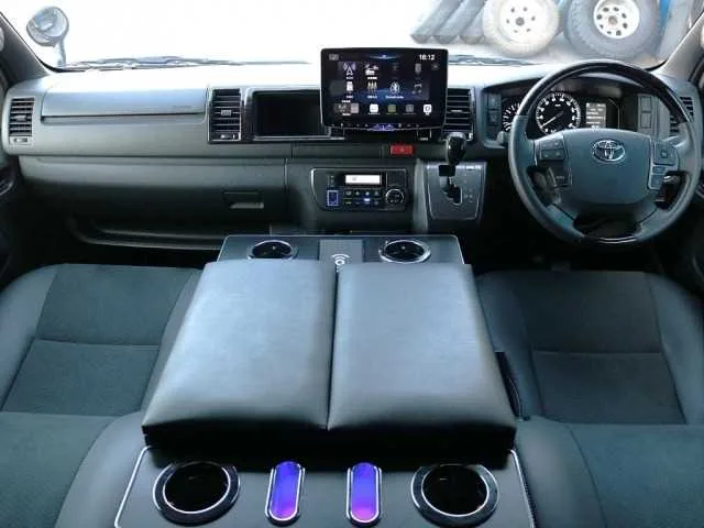 Toyota Hiace Van 2022 — миниатюра 2