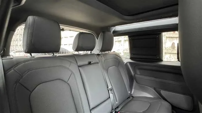 Land Rover Defender 90 75th 2023 — миниатюра 3