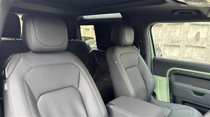Land Rover Defender 90 75th 2023 — миниатюра 5