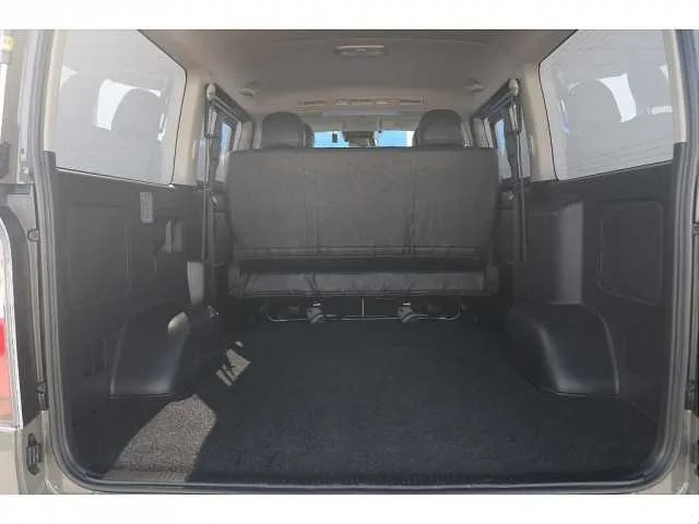 Toyota Hiace Van 2022 — миниатюра 2