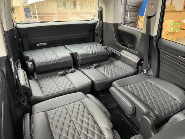 Mitsubishi Delica D:5 2025 — миниатюра 4