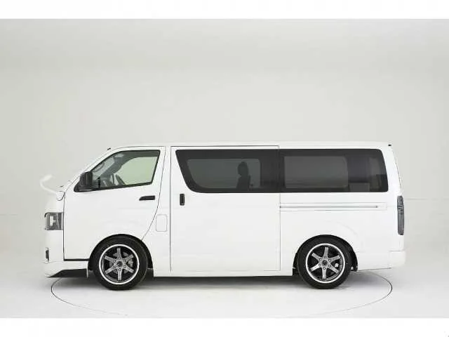 Toyota Hiace Van 2022 — миниатюра 3