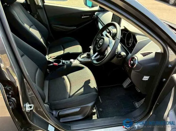 Mazda Mazda2 MAZDA2 1.5 15Sport 4WD 2023 — миниатюра 5