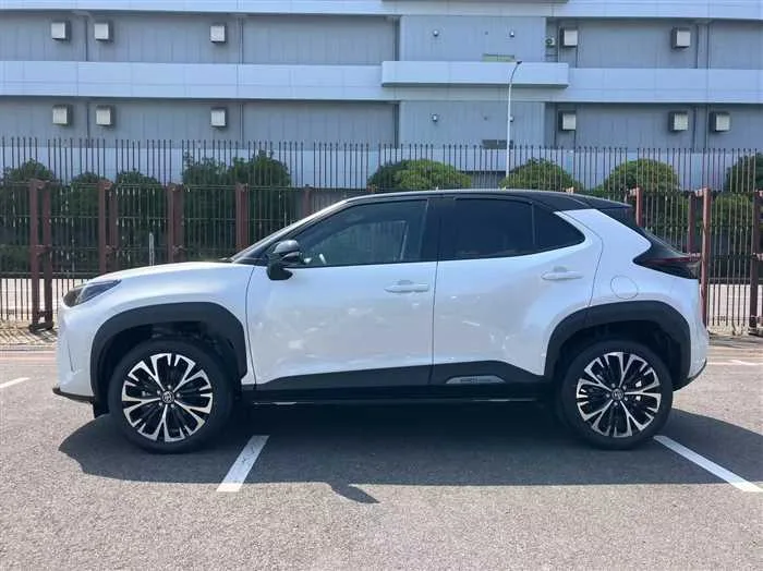 Toyota Yaris Cross Hybrid Z 2025 — миниатюра 2