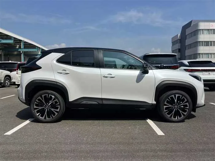 Toyota Yaris Cross Hybrid Z 2025 — миниатюра 3