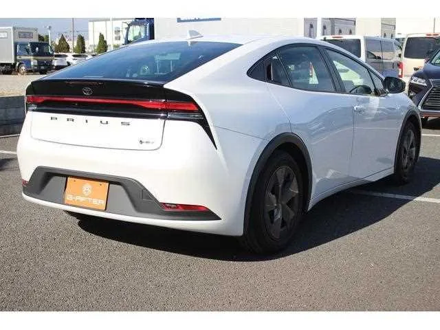 Toyota Prius 2023 — миниатюра 2