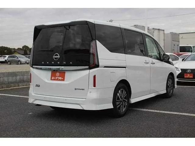 Nissan Serena 2025 — миниатюра 2