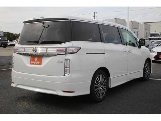 Nissan Elgrand 2024 — миниатюра 2