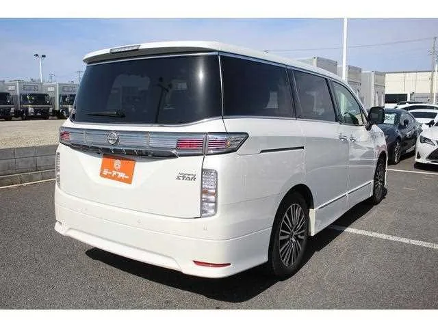 Nissan Elgrand 2024 — миниатюра 2