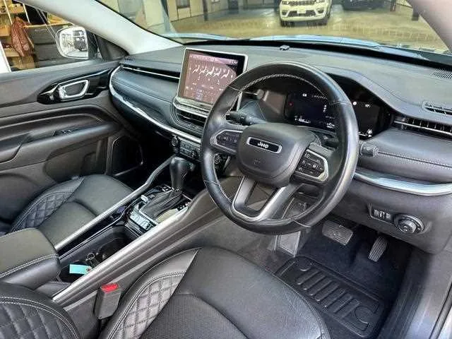 Jeep Commander 2023 — миниатюра 2