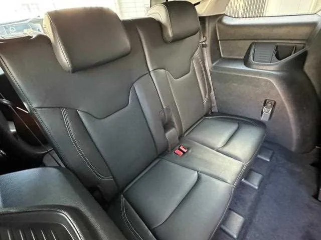 Jeep Commander 2023 — миниатюра 4