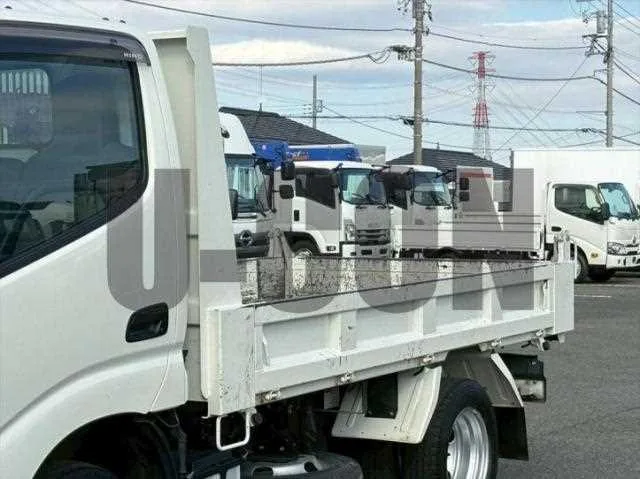 Hino Dutro 2024 — миниатюра 3