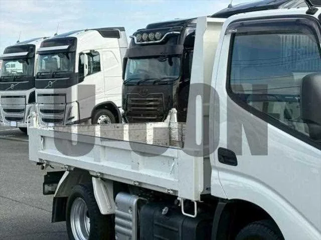 Hino Dutro 2024 — миниатюра 5