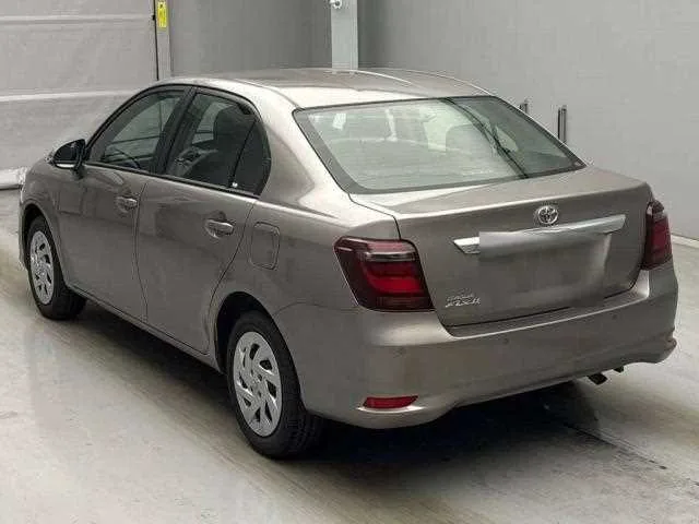 Toyota Corolla Axio 2023 — миниатюра 2