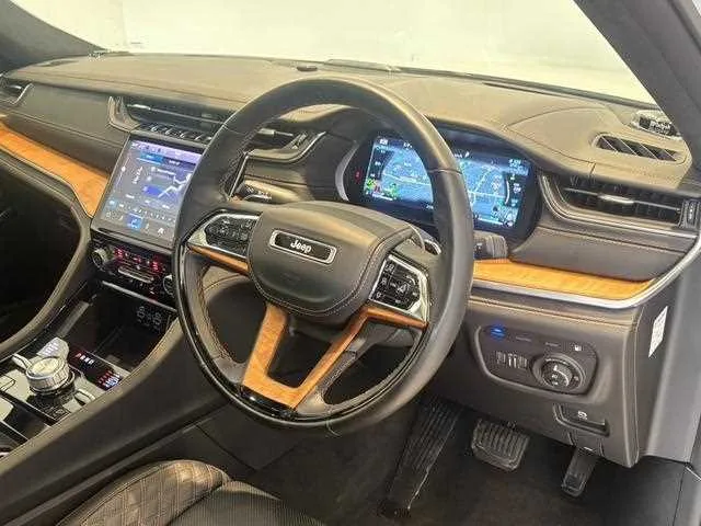 Jeep Grand Cherokee 2025 — миниатюра 2