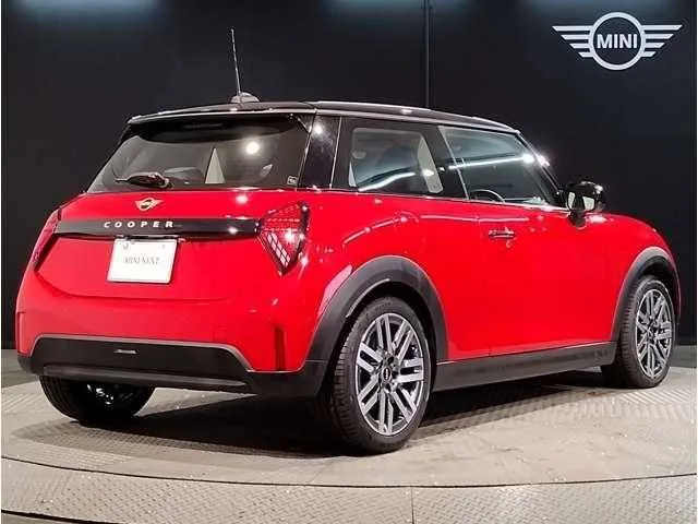 BMW MINI 2024 — миниатюра 5