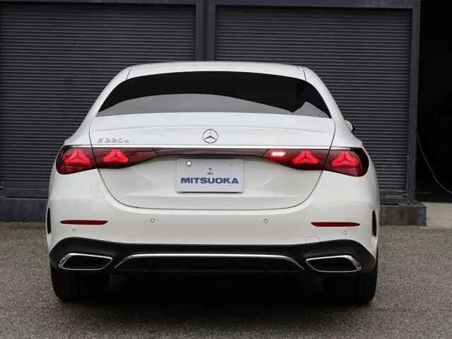 Mercedes-Benz E-Class 2024 — миниатюра 5