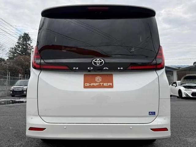 Toyota Noah 2023 — миниатюра 2