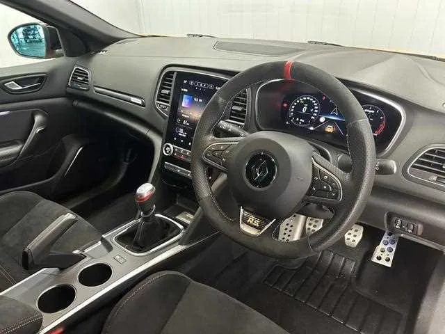 Renault Megane 2024 — миниатюра 2
