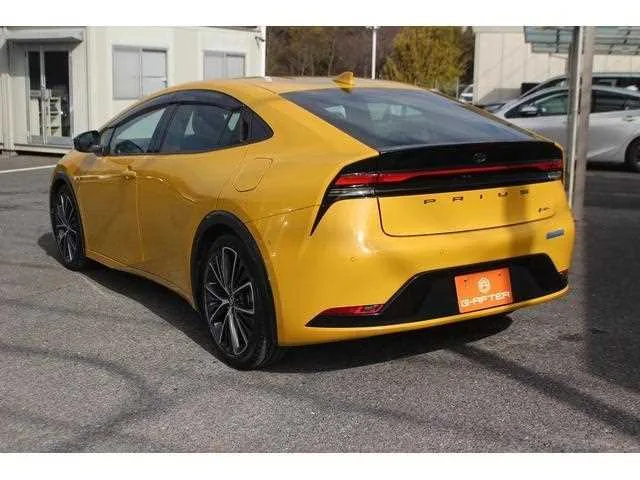 Toyota Prius 2023 — миниатюра 2