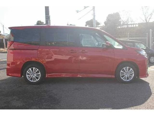 Toyota Noah 2022 — миниатюра 3