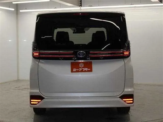 Toyota Voxy 2023 — миниатюра 3