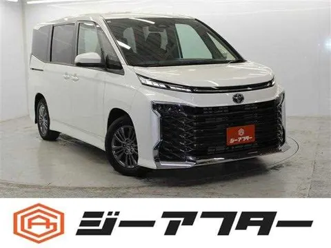 Toyota Voxy 2023 купить в Москве