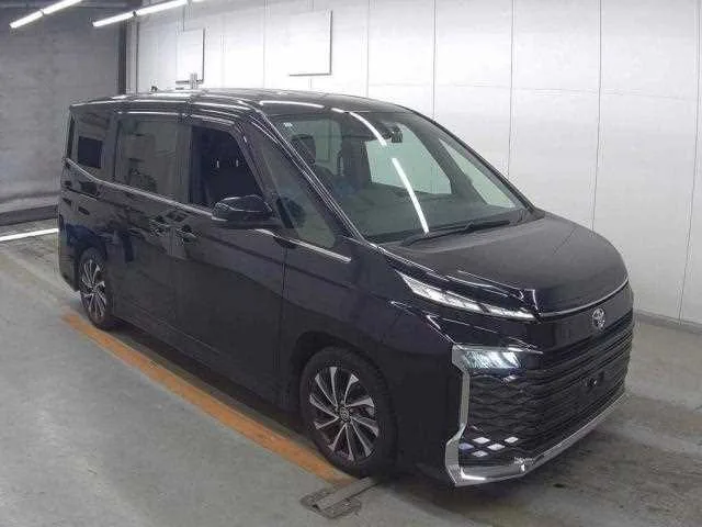 Toyota Voxy 2022 — миниатюра 3