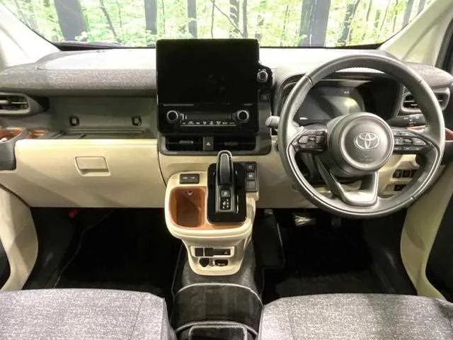 Toyota Sienta 2023 — миниатюра 2