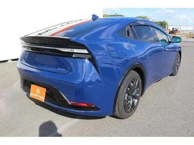Toyota Prius PHEV 2023 — миниатюра 2
