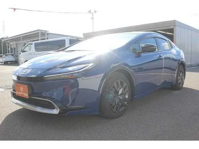 Toyota Prius PHEV 2023 — миниатюра 3