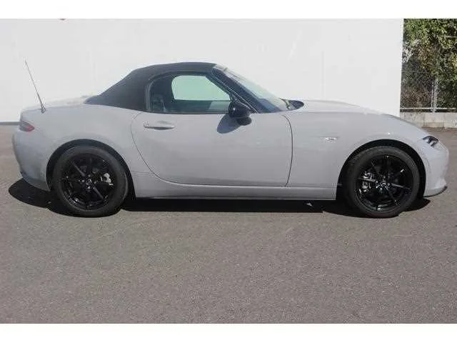 Mazda Roadster 2025 — миниатюра 4