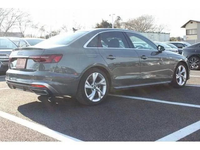 Audi A4 2022 — миниатюра 2