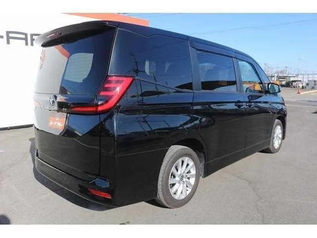 Toyota Noah 2022 — миниатюра 2