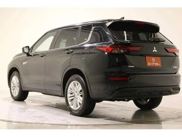 Mitsubishi Outlander 2022 — миниатюра 4