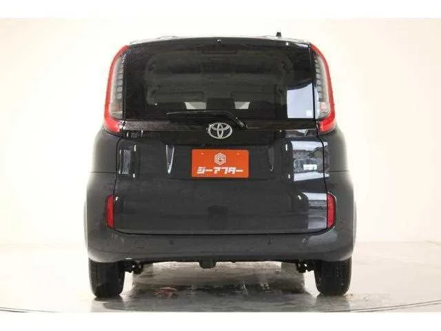 Toyota Sienta 2022 — миниатюра 2