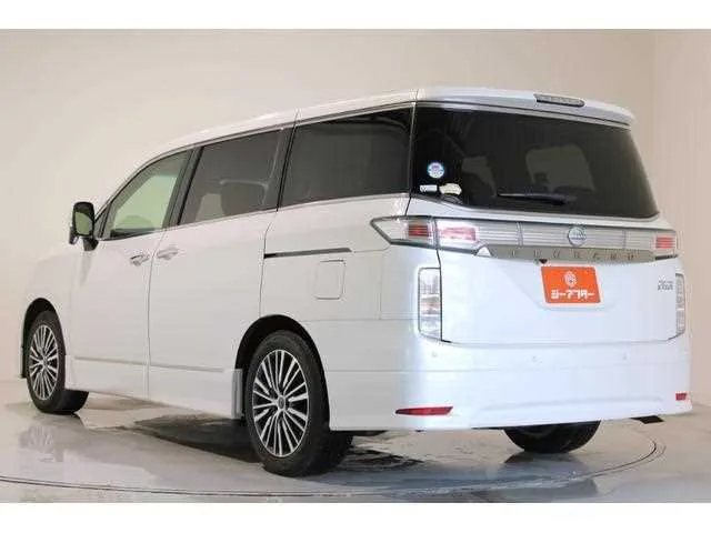 Nissan Elgrand 2024 — миниатюра 2